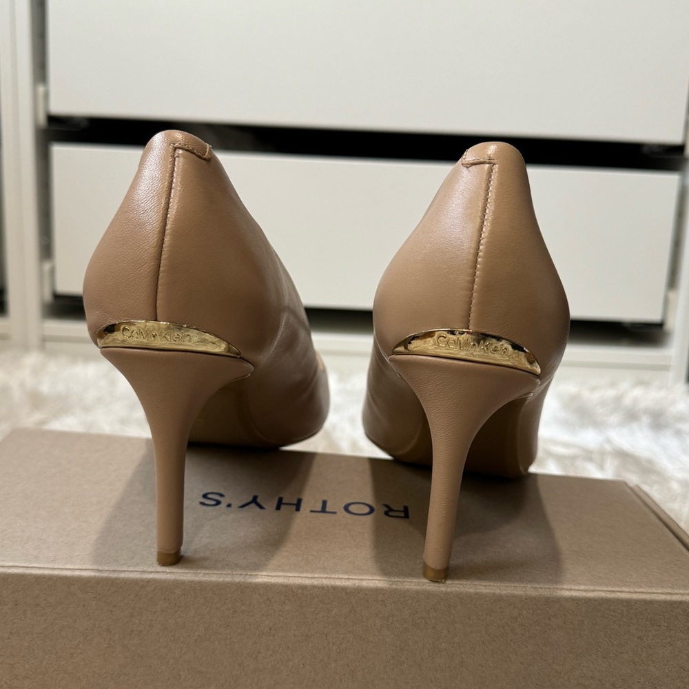 Calvin Klein 9.5 nude heel with gold accent EUC - Picture 2 of 7